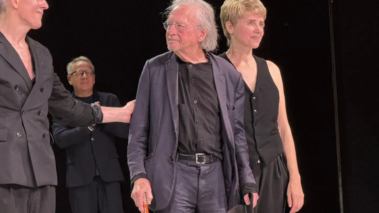 Peter Handkes neues Stück feierte eine gelungene Premiere in Salzburg. (Foto: Matthias Röder/dpa)