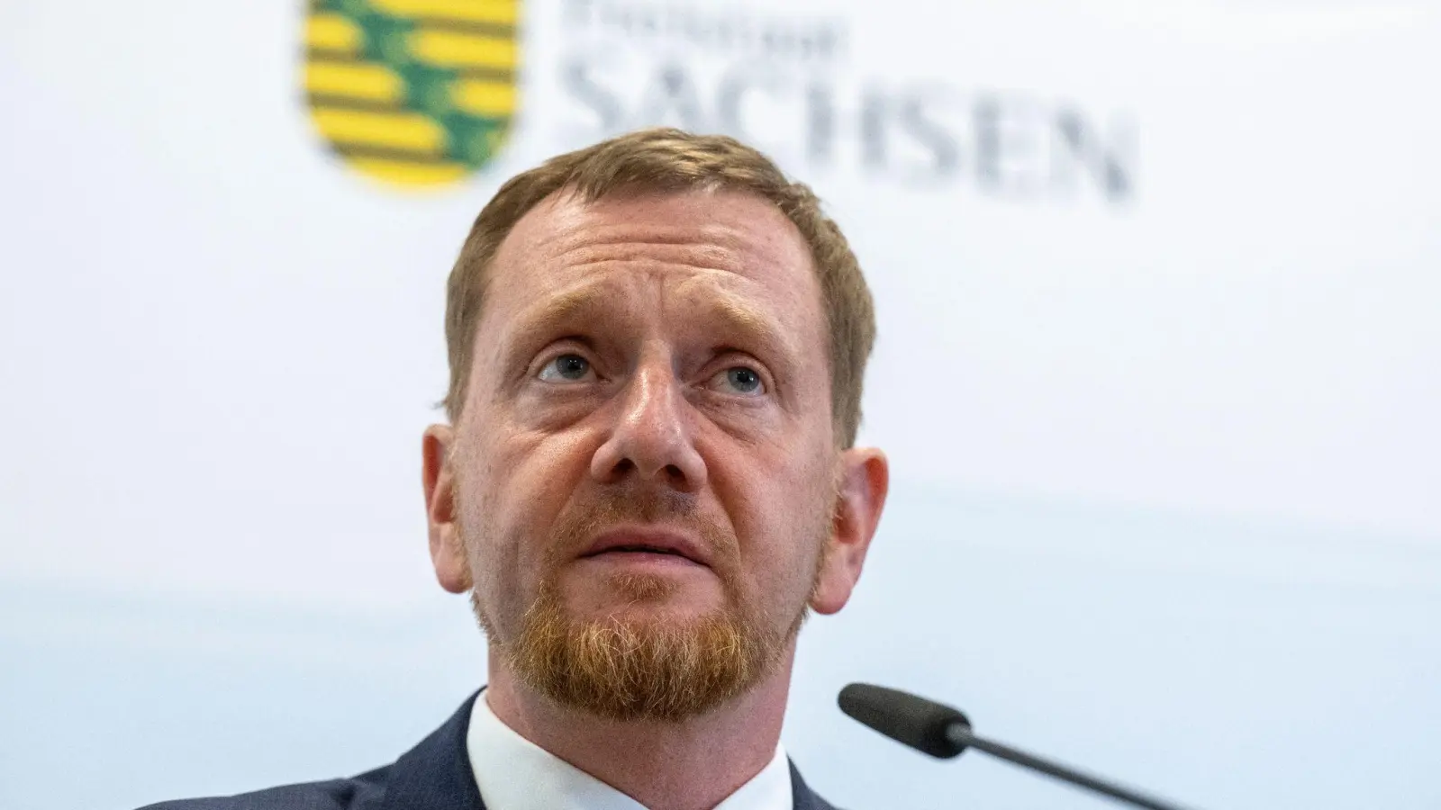 Spricht nicht von einer Obergrenze, aber von einer Zahl zur Orientierung bei der Flüchtlingsaufnahme: Sachsens Ministerpräsident Michael Kretschmer (CDU). (Foto: Hendrik Schmidt/dpa)