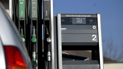 Die Tankstellen in Österreich dürfen die Spritpreise nur noch dreimal die Woche erhöhen (Foto: Harald Schneider/APA/dpa)