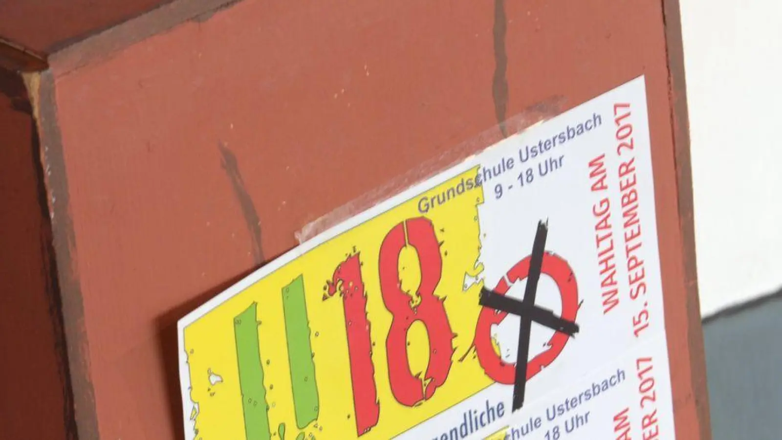 Die U18-Wahl soll in diesem Jahr erstmals in Bayern auch digital stattfinden. Klassische Wahllokale wird es aber ebenso geben. (Symbolbild) (Foto: Stefan Puchner/dpa)