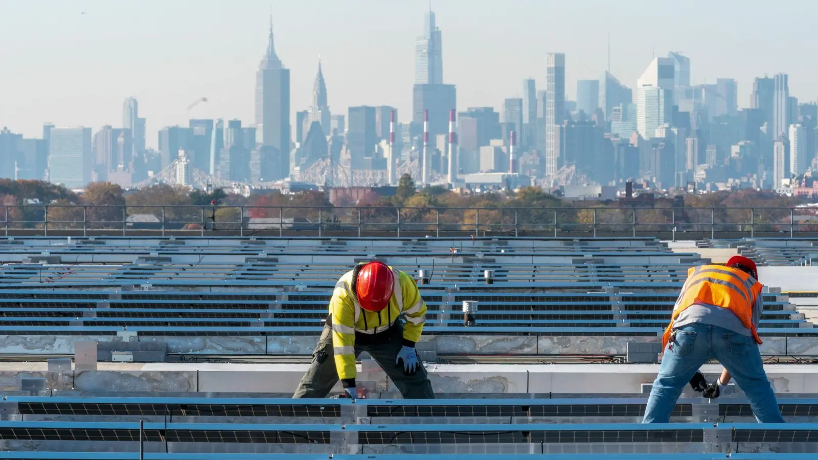 Solarenergie wird in den USA wichtiger. (Archivbild) (Foto: Mary Altaffer/AP/dpa)