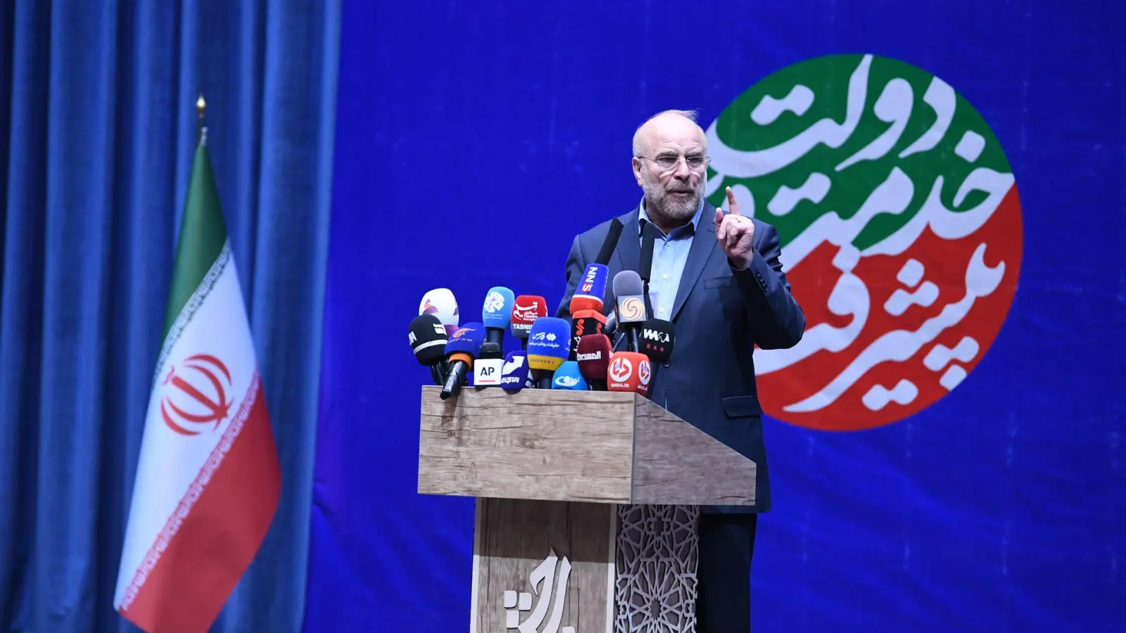 Der Sprecher des iranischen Parlaments spricht Israel und den USA eine deutliche Warnung aus. (Archivbild)  (Foto: Shadati/XinHua/dpa)