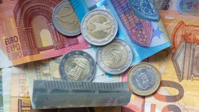 Ursprünglich war die Euro-Einführung in Bulgarien für Anfang 2024 geplant. (Archivbild) (Foto: Fernando Gutierrez-Juarez/dpa)