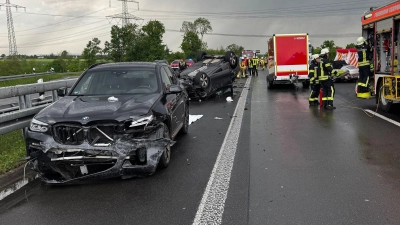  Die Frau starb noch an der Unfallstelle.  (Foto: Alexander Franz/Alexander Franz / Erftkreis News/dpa)