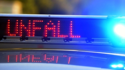 Bei einer Spritztour mit seinem neuen Motorrad baute ein Jugendlicher einen Unfall. (Symbolbild: Stefan Puchner/dpa)