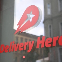 Mit knapp 13 Milliarden Euro bewertet: der Essenslieferdienst Delivery Hero. (Archivbild) (Foto: Britta Pedersen/dpa-Zentralbild/dpa)