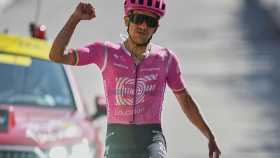 Der insgesamt zweite Tour-Etappensieg von Carapaz. (Foto: Mosa'ab Elshamy/AP/dpa)