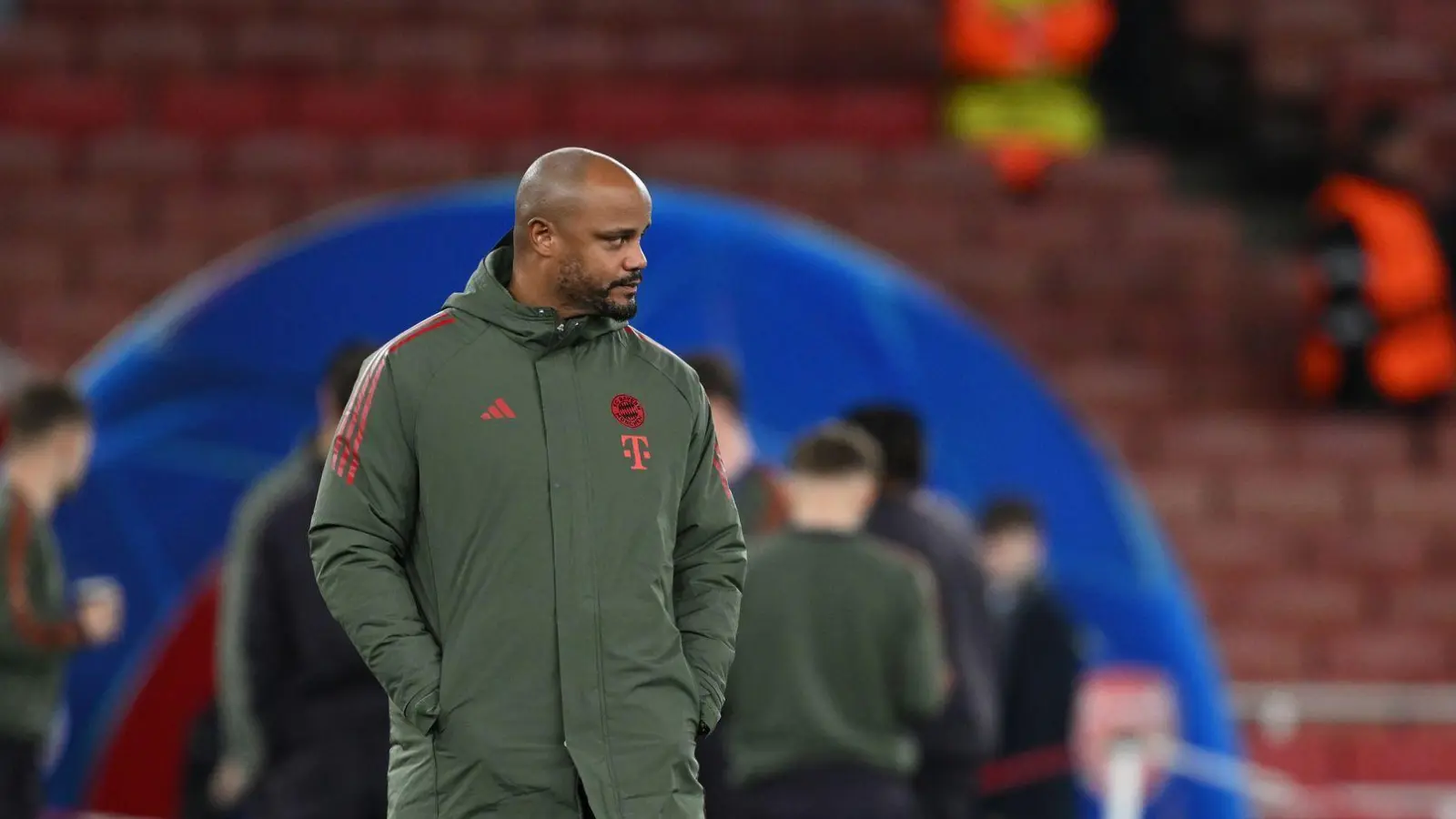 Bayern-Trainer Vincent Kompany warnt vor dem FC St. Pauli. (Archivfoto) (Foto: Sven Hoppe/dpa)