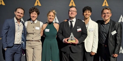 Vincent Maurer (ganz rechts) und sein Team, bestehend aus Elias Weber, Rebecca Liebelt, Lilli-Luisa Heckmann, Tobias Eckerlin und Jiro Magracia (von links), bei der Preisverleihung des Studierenden-Oscars in New York. (Foto: privat)