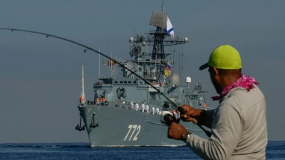 Ein russisches Militärschiff läuft in den Hafen von Havanna ein. (Foto: Ramon Espinosa/AP/dpa)