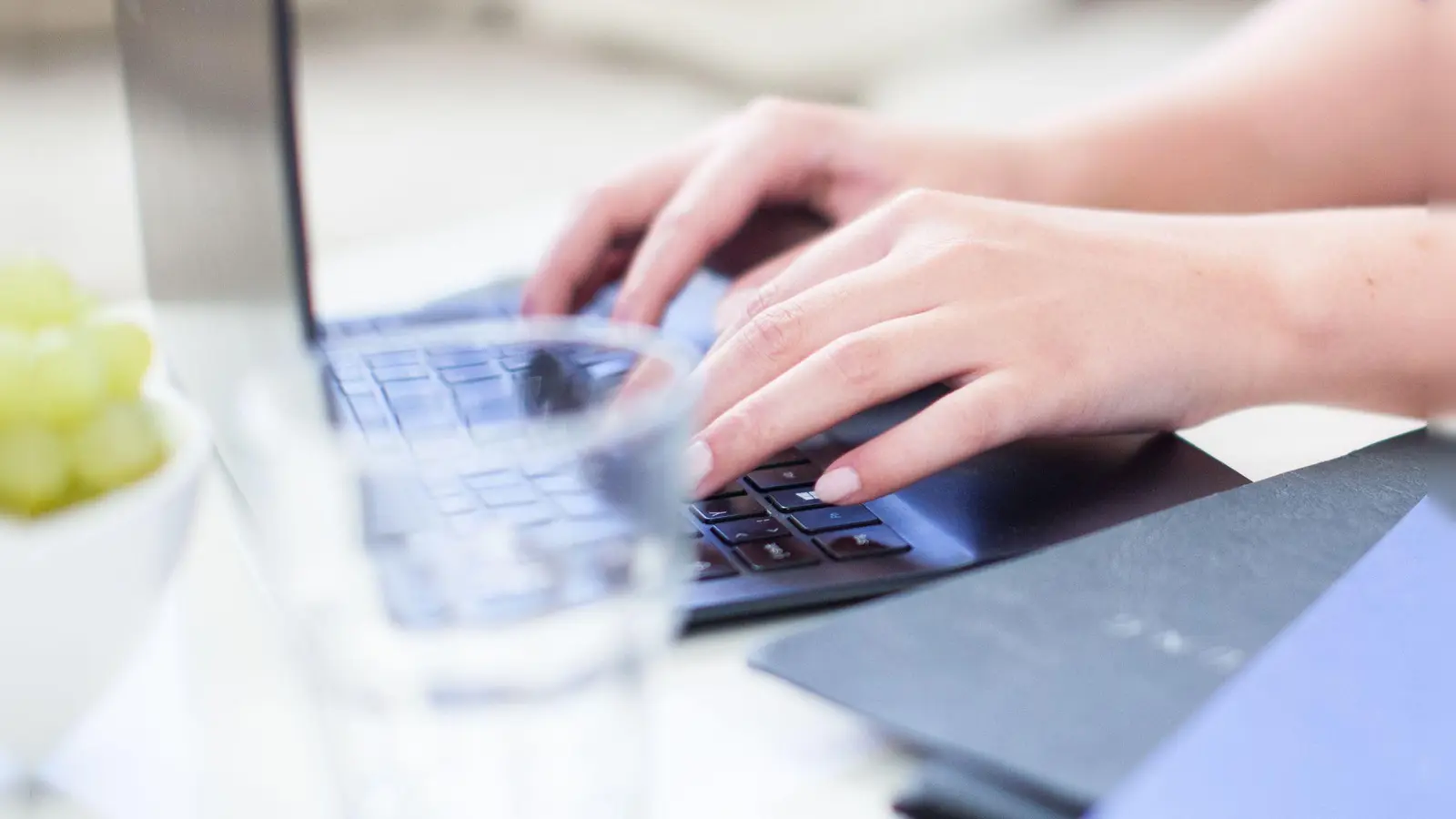 Im Original oder als (digitale) Kopie: Wichtige Dokumente sollte man für den Notfall immer griffbereit haben. (Foto: Christin Klose/dpa-tmn)