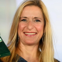 Stefanie Hertel hat den Sächsischen Verdienstorden erhalten.  (Foto: Robert Michael/dpa)