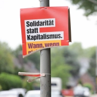 Kein Kavaliersdelikt: Die Beschädigung von Wahlplakaten kann rechtliche Konsequenzen nach sich ziehen. (Foto: Fabian Strauch/dpa/dpa-tmn)
