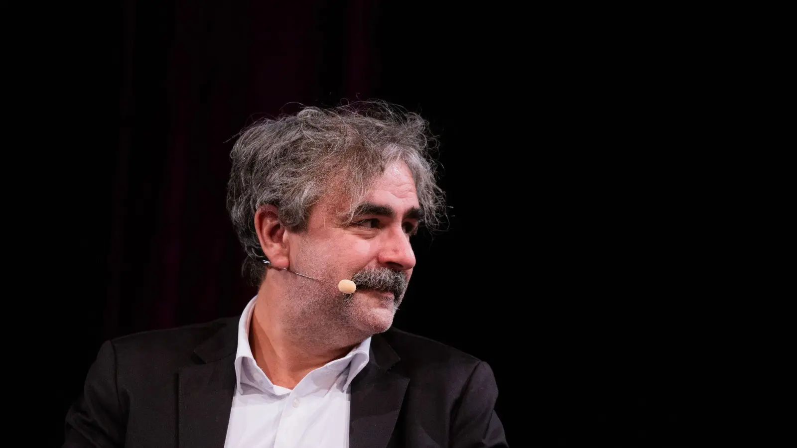 Gegen den Journalisten Deniz Yücel ist in der Türkei ein Haftbefehl erlassen worden. (Foto: Rolf Vennenbernd/dpa)