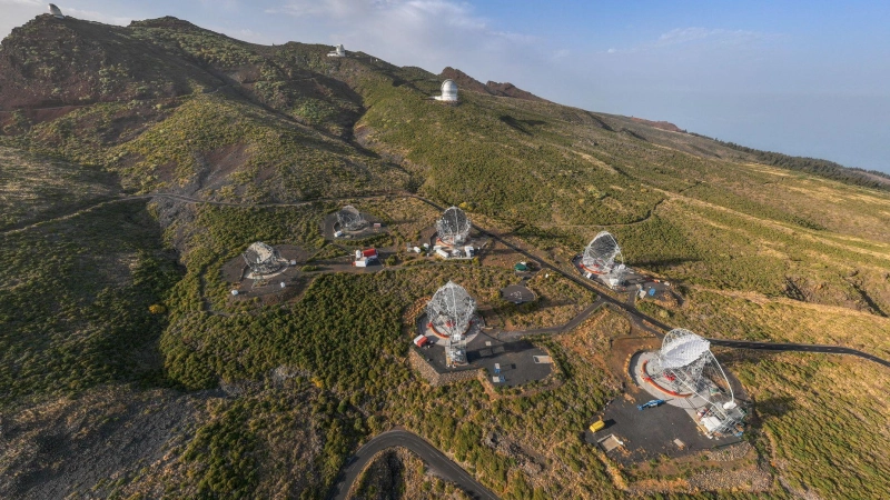 Auf der kanarischen Insel La Palma stehen vier riesige, aus zahlreichen Facetten bestehende Spiegel. (Handout) (Foto: ---/LST Collaboration/Eurekalert/dpa)