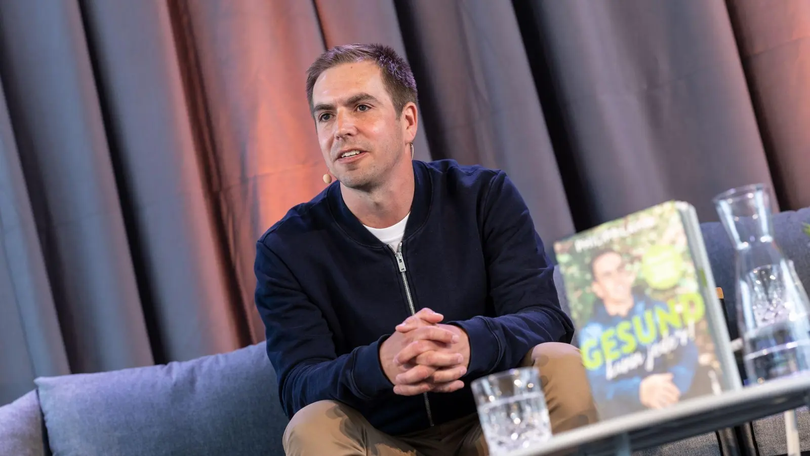 Der ehemalige Profi-Fußballspieler Philipp Lahm spricht über sein Buch „Gesund kann jede*r!“. (Foto: Matthias Balk/dpa)