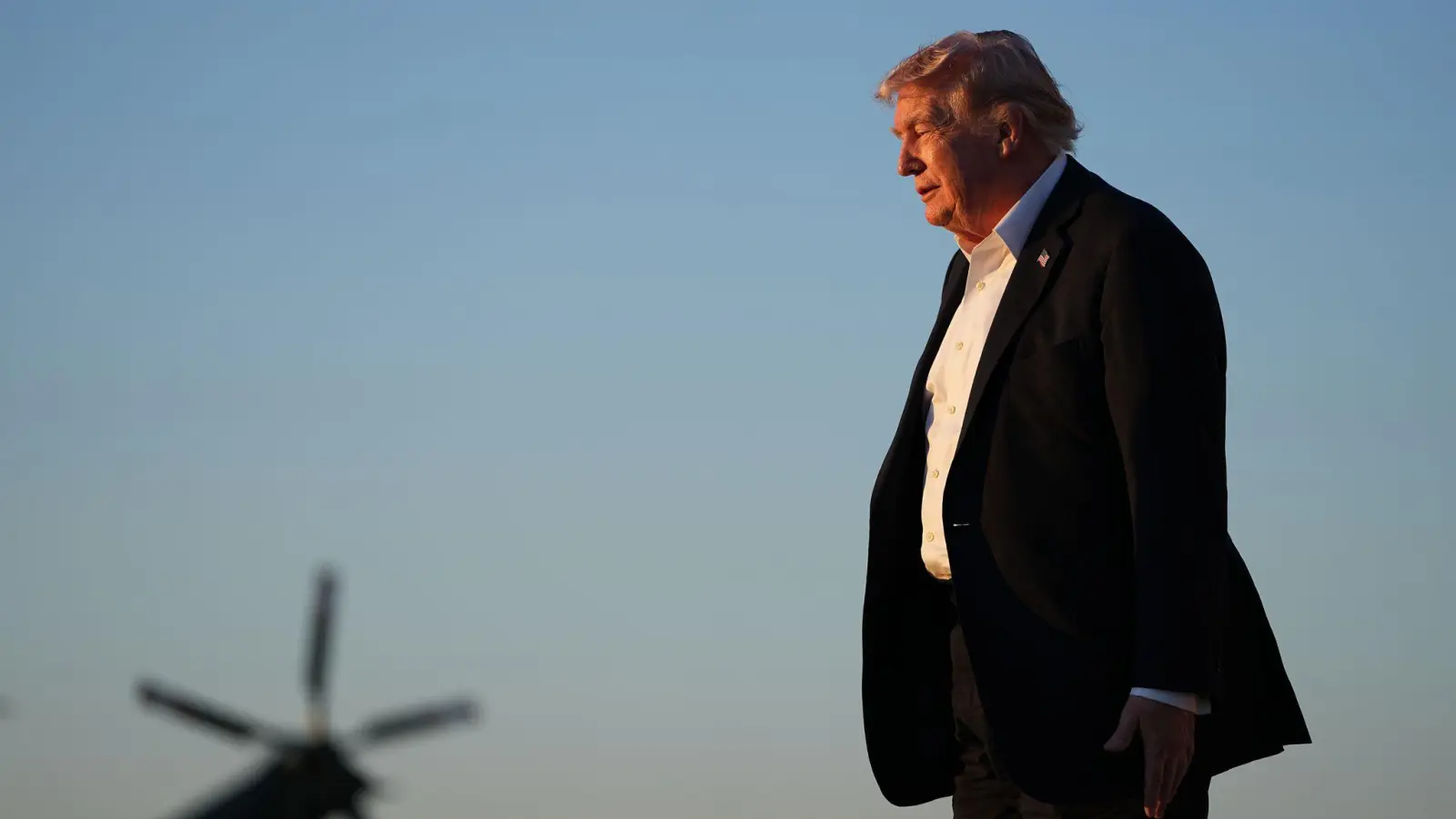 Trump kündigt eine neue Initiative in der Straße von Hormus an - lässt aber viele Details offen.  (Foto: Matt Rourke/AP/dpa)