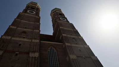 Der Unterhalt von Kirchen und Pfarrhäuser sind ein großer Kostenfaktor für die Erzdiözese München-Freising. (Symbolbild) (Foto: Peter Kneffel/dpa)