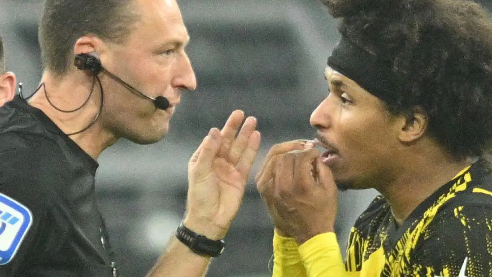 Wieder Wirbel um Karim Adeyemi (re.): Der BVB-Offensivstar muss eine Geldstrafe zahlen. (Foto: Bernd Thissen/dpa)