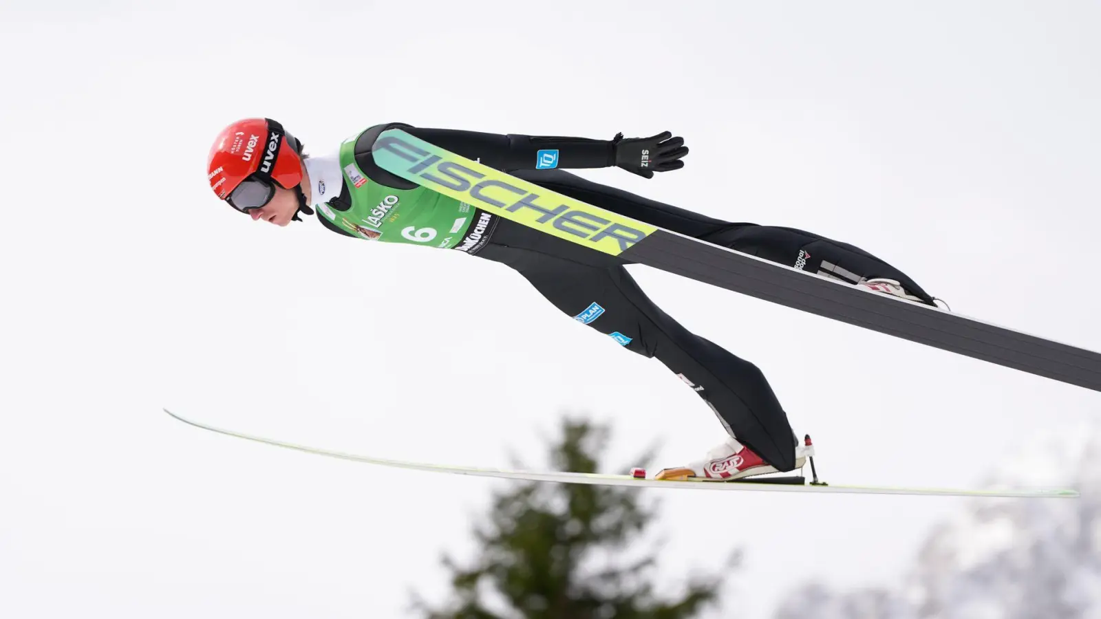Karl Geiger war beim Saisonabschluss der beste Deutsche. (Foto: Darko Bandic/AP/dpa)