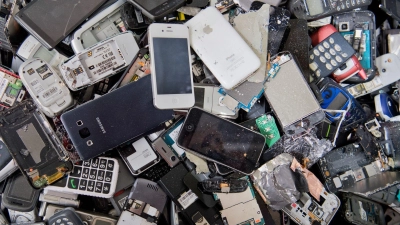 Hersteller und Importeure elektrischer Geräte sind verpflichtet, ihre Geräte nach Ende der Lebensdauer zurückzunehmen. (Foto: Julian Stratenschulte/dpa/dpa-tmn)