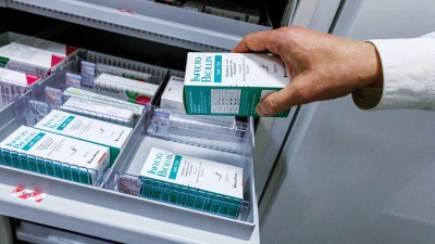 Viele Antibiotika basieren auf Penicillinen. (Illustration) (Foto: Carsten Koall/dpa)