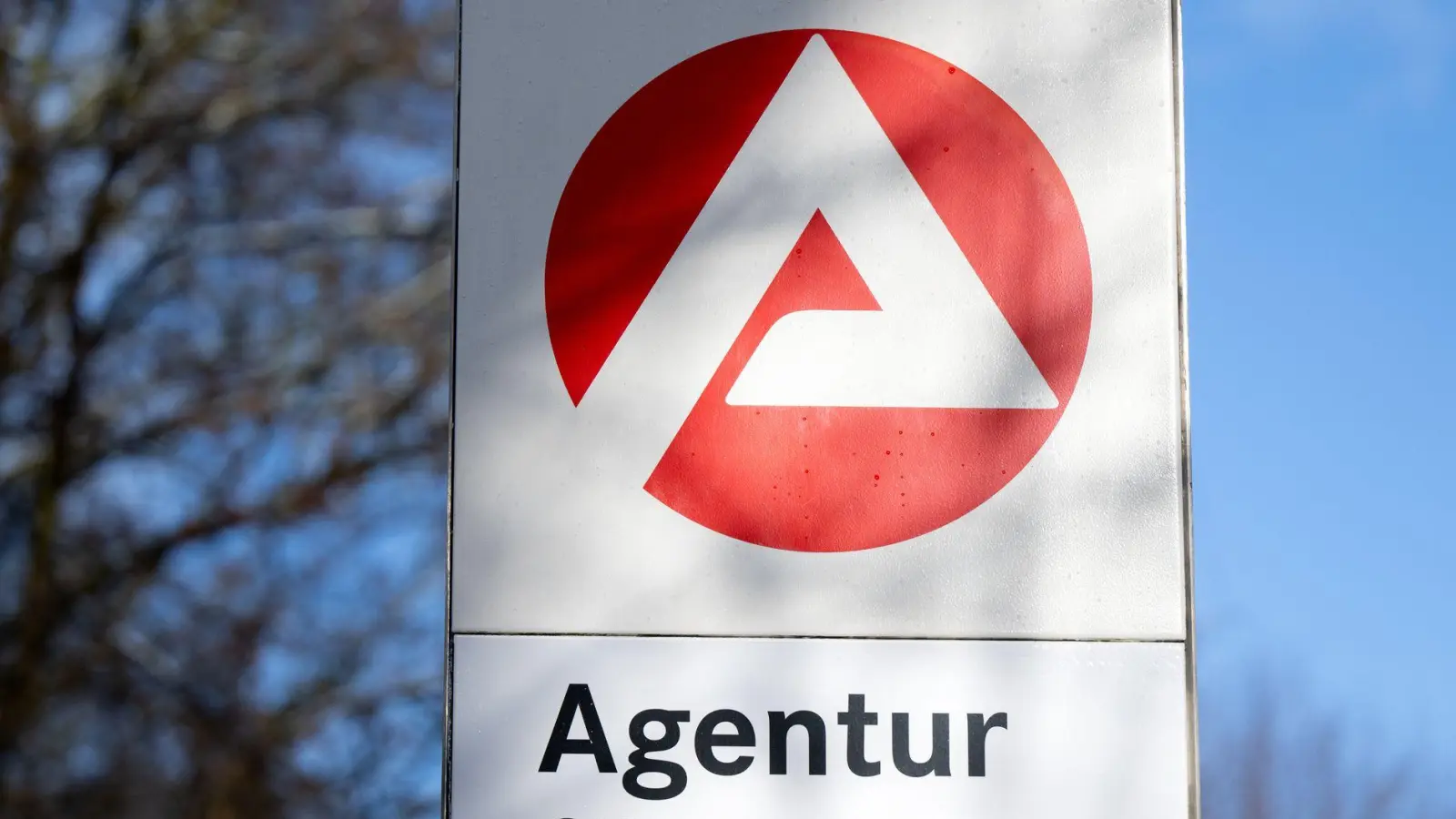 Die Arbeitslosigkeit in Bayern ist im Vergleich zum Vormonat kaum gesunken. (Symbolbild) (Foto: Sven Hoppe/dpa)