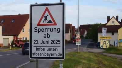 Ab Montag ist die Ortsdurchfahrt von Gollhofen gesperrt. Grund sind die beginnenden Arbeiten der Dorferneuerung mit Sanierung der Bundesstraße 13. (Foto: Gerhard Krämer)