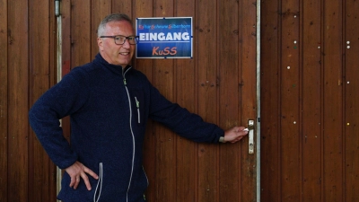 Für den Kabarettgipfel öffnet er seine Kulturscheune noch einmal: Werner Silberhorn. (Foto: Elke Walter)