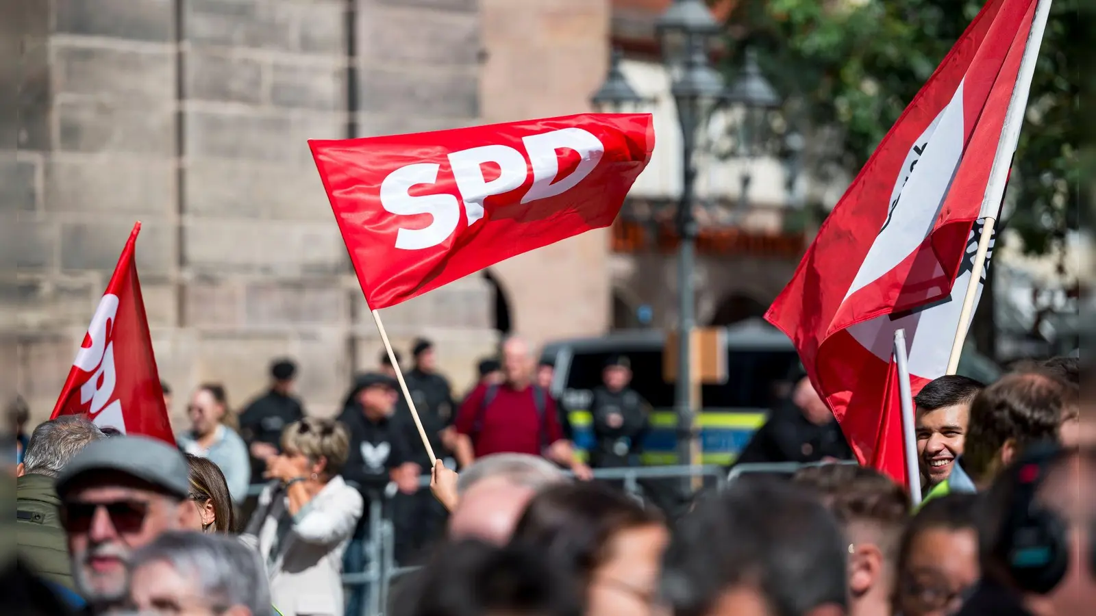 Zwischen Mitte Februar und Mitte März können alle Mitglieder per Briefwahl abstimmen. (Symbolbild) (Foto: Daniel Vogl/dpa)