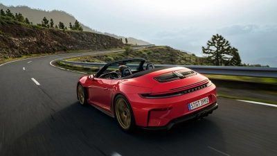 Der GT3 S/C schafft den Sprint von Tempo 0 auf 100 in 3,9 Sekunden. (Foto: Porsche AG/dpa-tmn)