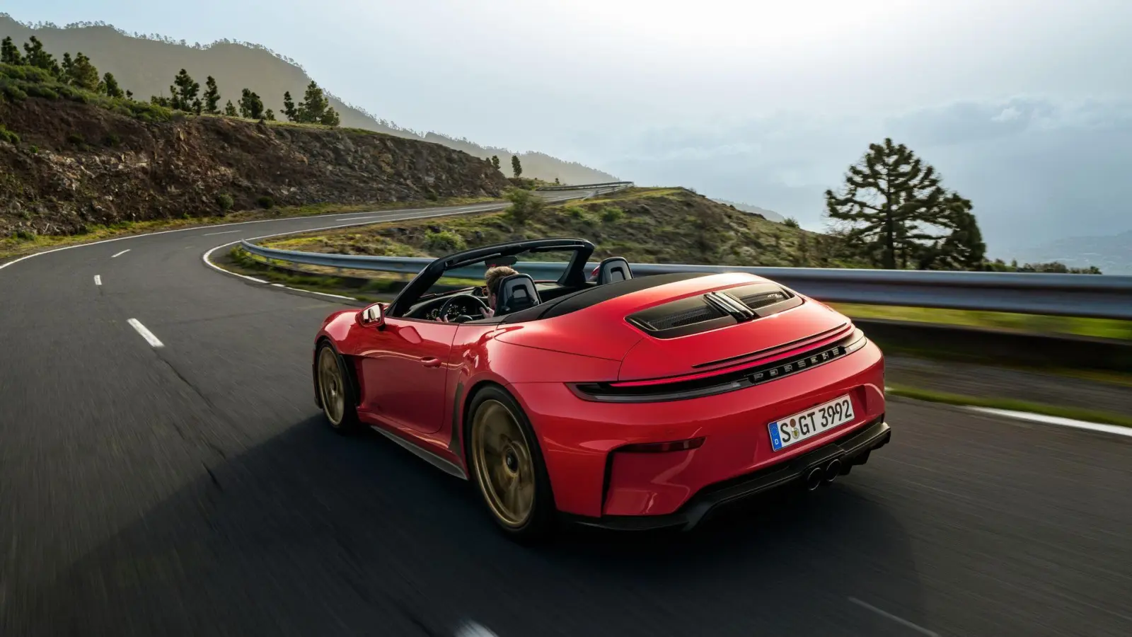 Der GT3 S/C schafft den Sprint von Tempo 0 auf 100 in 3,9 Sekunden. (Foto: Porsche AG/dpa-tmn)