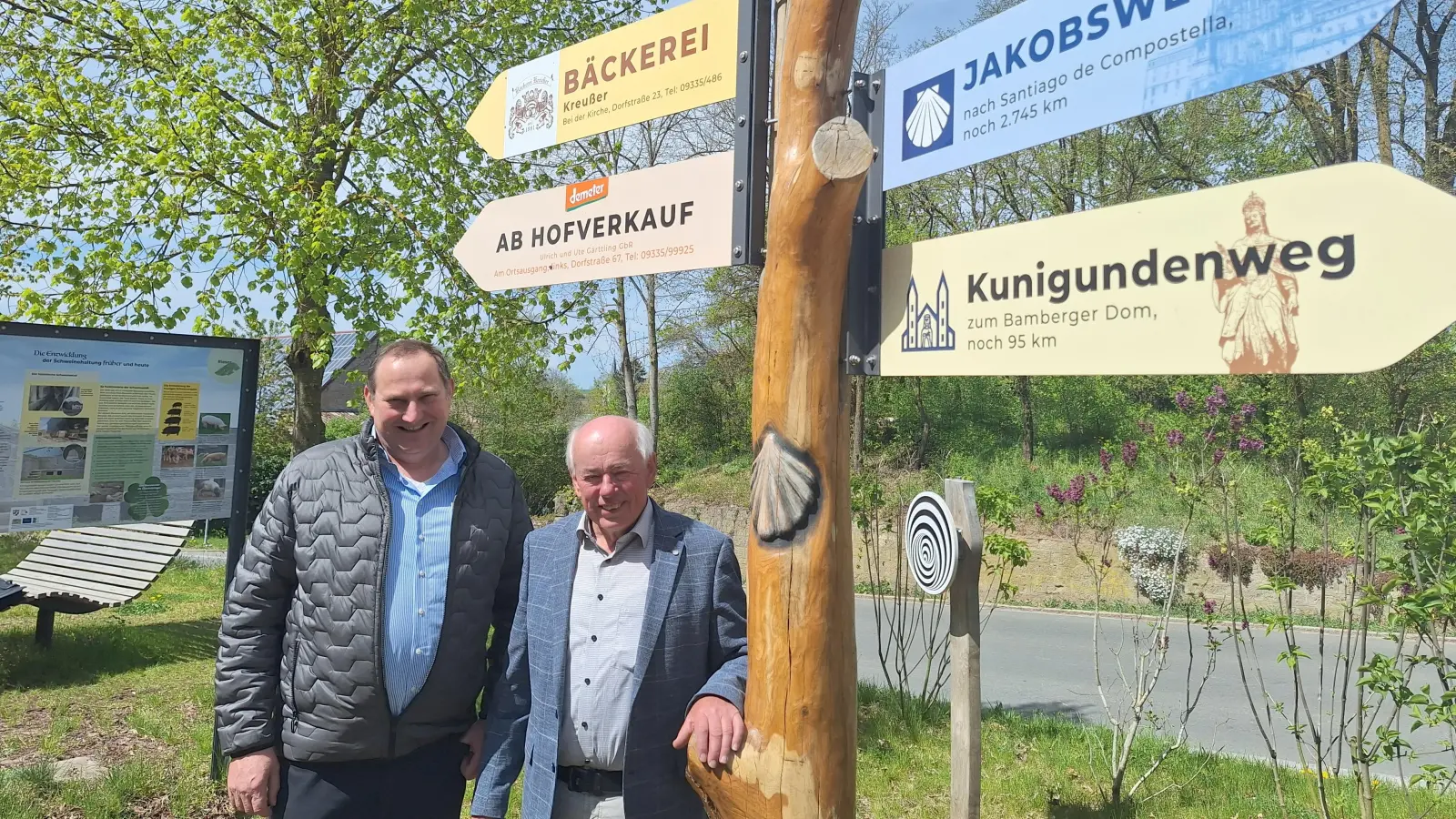 Bernhard Breunig (links) und Karl Ballmann – hier am Rieser Berg – lenkten über Jahrzehnte die Geschicke Hemmersheims. (Foto: privat)