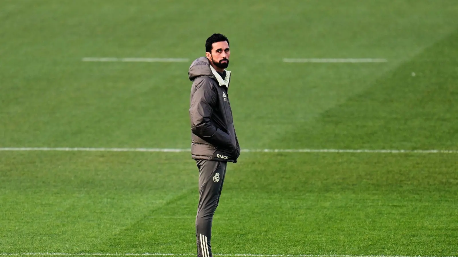 Alvaro Arbeloa leitet das Training bei Real Madrid. (Foto: Manu Fernandez/AP/dpa)
