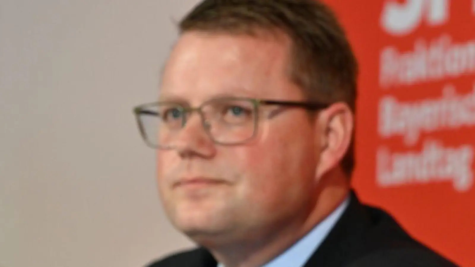 Matthias Miersch, Chef der SPD-Bundestagsfraktion (r), und Bayerns SPD-Fraktionschef Holger Grießhammer in Bad Aibling. (Foto: Uwe Lein/dpa)