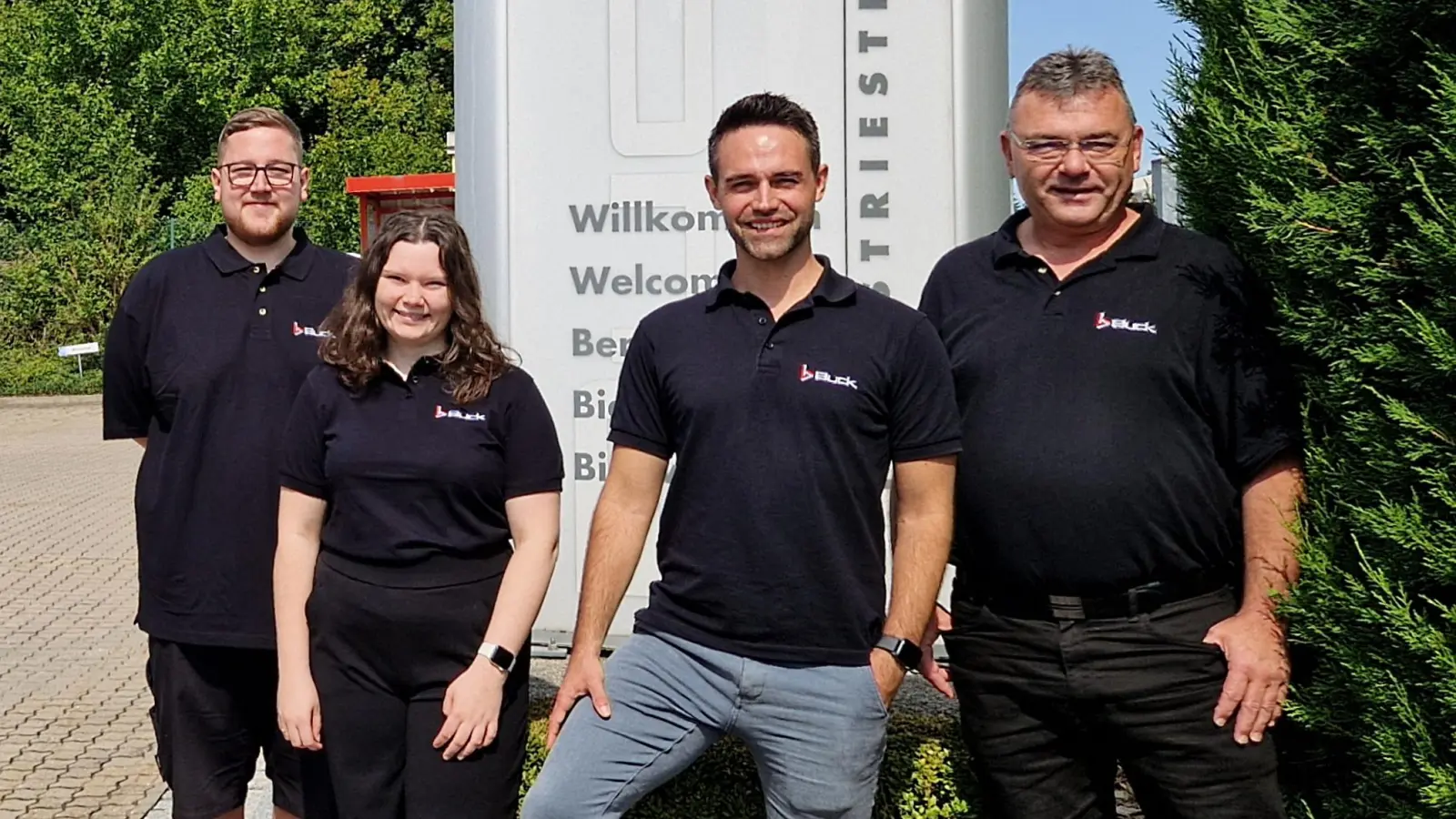 Jonas Buck, Anna-Lena Popp, René Wildermann und Reinhard Popp (von links) freuen sich über den Erfolg ihrer Firma. Auf dem Foto fehlt Mit-Geschäftsführer Heiko Buck. (Foto: Andrea Walke)