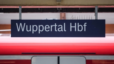 Am Wuppertaler Hauptbahnhof halten während der fünfmonatigen Bauphase überhaupt keine Fernzüge. (Archivbild) (Foto: Marcel Kusch/dpa)