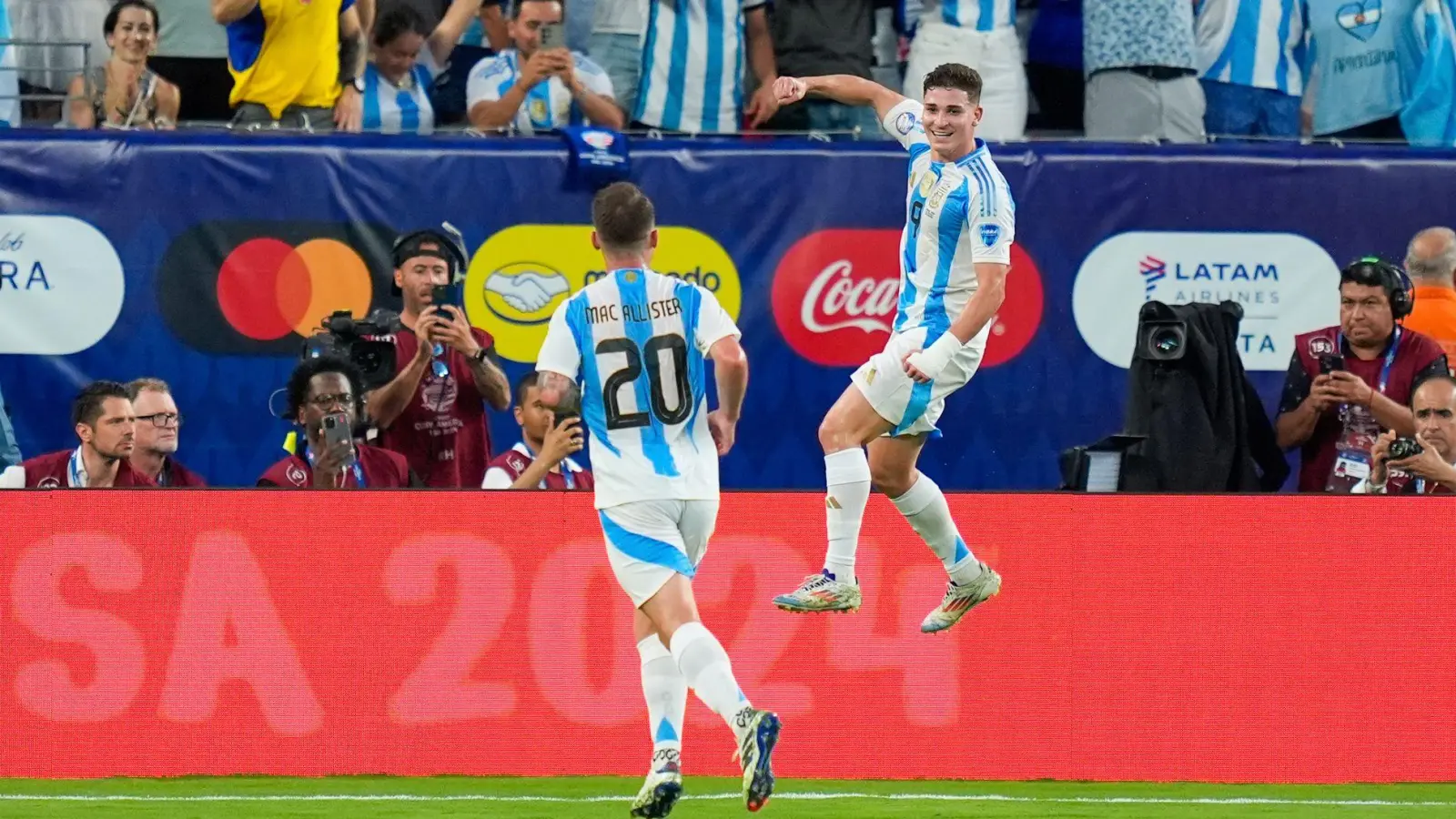 Titelverteidiger Argentinien steht erneut im Copa-Finale. (Foto: Julia Nikhinson/AP/dpa)