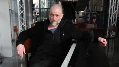 Inszeniert die Revue „Kleiner Mann was nun”: Robert Arnold, Schauspielleiter am Theater Ansbach. (Foto: Martina Kramer)