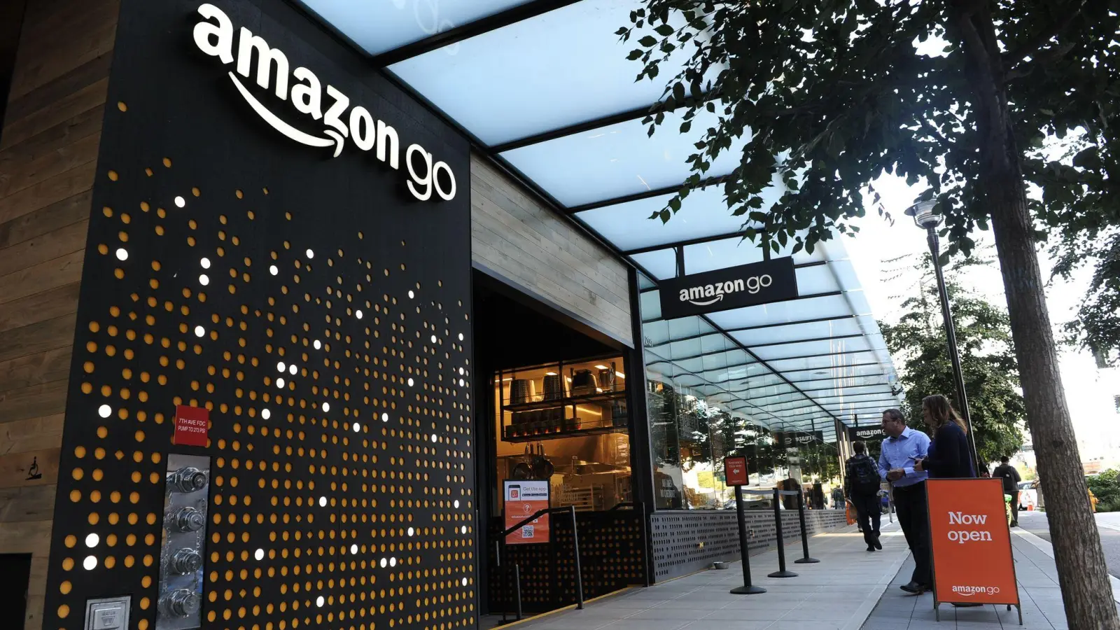 Die Geschäfte von Amazon Go kamen ohne Kassen aus. (Archivbild) (Foto: Andrej Sokolow/dpa)