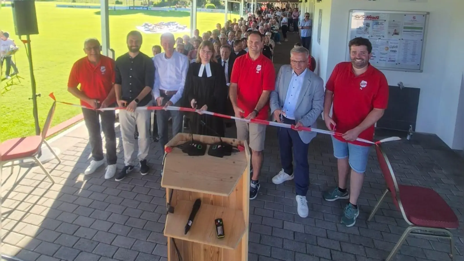 Zahlreiche Gäste waren zur Einweihung des neuen Mehrzweckraumes gekommen. (Foto: SV Segringen/Stefanie Maier)