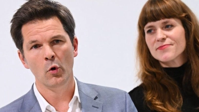 Die Spitzen von Linke, Grünen und SPD sprechen schon länger über eine Regierungsbildung, der Prozess ist äußest mühsam. (Archivbild)  (Foto: Annette Riedl/dpa)