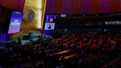 Kurz vor Eröffnung der Tagung der UN-Frauenrechtskommission erinnerten die Staatenvertreter bei den Vereinten Nationen an den Weltfrauentag am 8. März. Im weiteren Verlauf gab es Streit über eine gemeinsame Erklärung.  (Foto: Kena Betancur/FR172124 AP/AP/dpa)