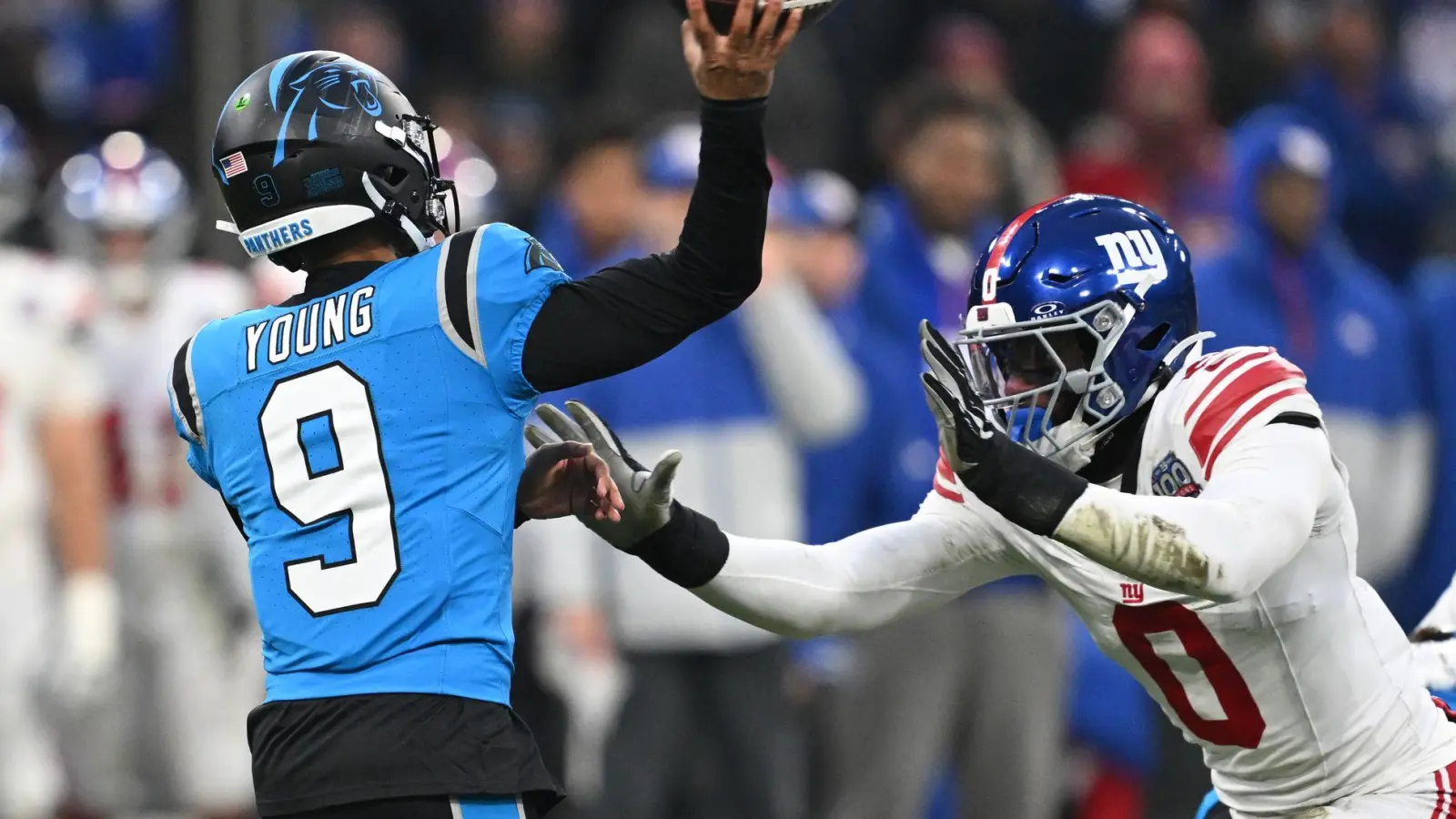 Panthers-Quarterback Bryce Young mit einem Passversuch. (Foto: Sven Hoppe/dpa)