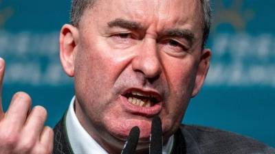 Während Ministerpräsident Markus Söder (CSU) bei jeder Gelegenheit, die Werbetrommel für Mini-Atommeiler dreht, ist sein eigener Wirtschaftsminister Hubert Aiwanger (Freie Wähler) skeptisch. (Archivbild) (Foto: Armin Weigel/dpa)