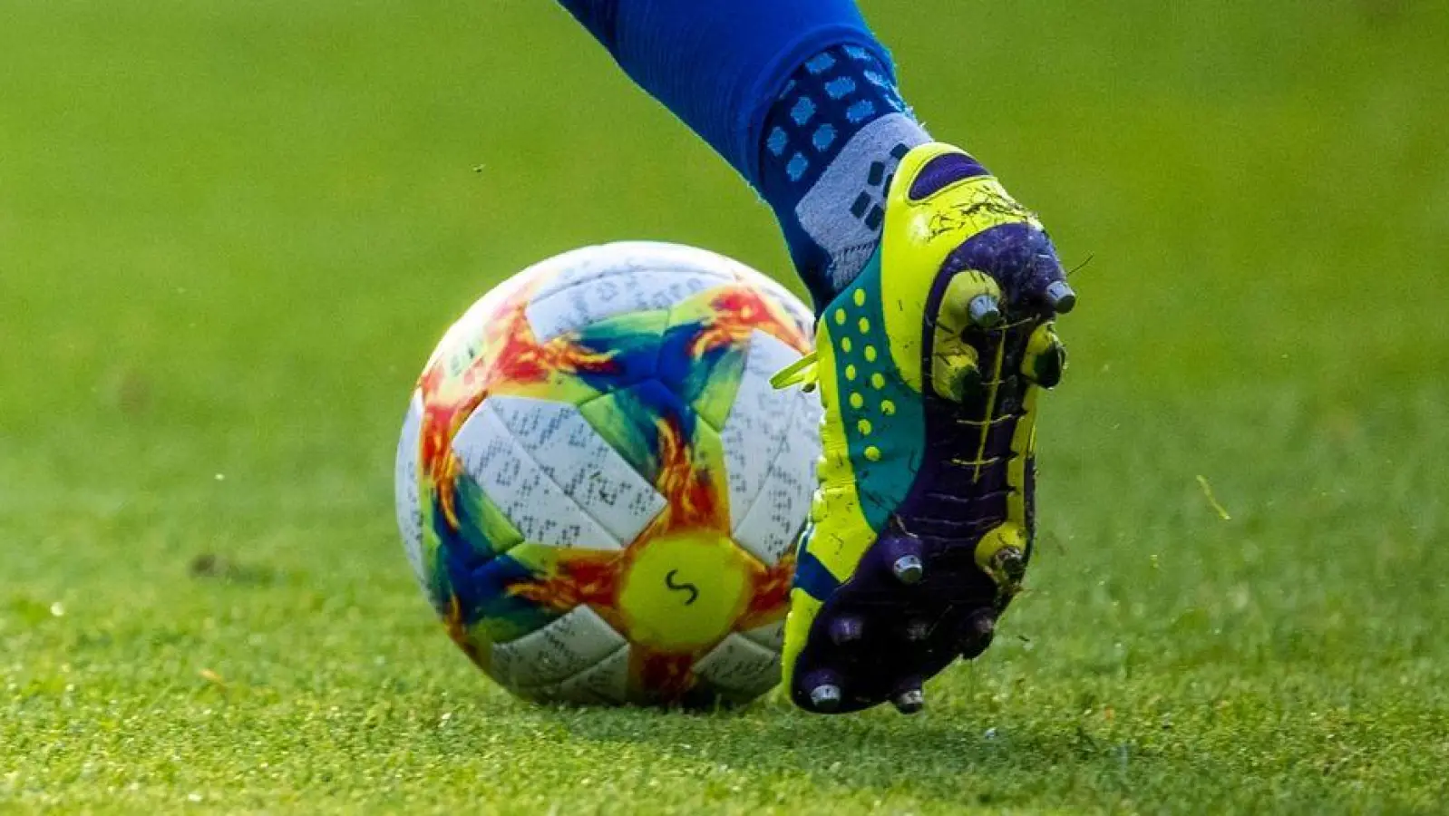 Der SVG Steinachgrund ist am Samstag bei Landesliga-Schlusslicht Vorwärts Röslau zu Gast. (Symbolbild: Jens Büttner/dpa-Zentralbild/ZB)