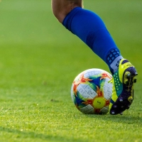 Am Samstag will Steinachgrund mit einem Heimsieg gegen Röllbach die 2. Runde der Landesliga-Relegation erreichen. (Symbolbild: Jens Büttner/dpa-Zentralbild/ZB)