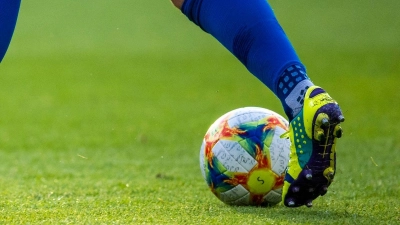Am Samstag will Steinachgrund mit einem Heimsieg gegen Röllbach die 2. Runde der Landesliga-Relegation erreichen. (Symbolbild: Jens Büttner/dpa-Zentralbild/ZB)