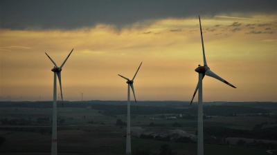 An geeigneten Standorten sollten lieber mehrere Windräder gebaut werden statt einzelner Anlagen, meint der Bund Naturschutz. Er befürwortet deshalb die Ausweitung der Vorrangfläche WK 63. (Foto: Wolfgang Grebenhof)