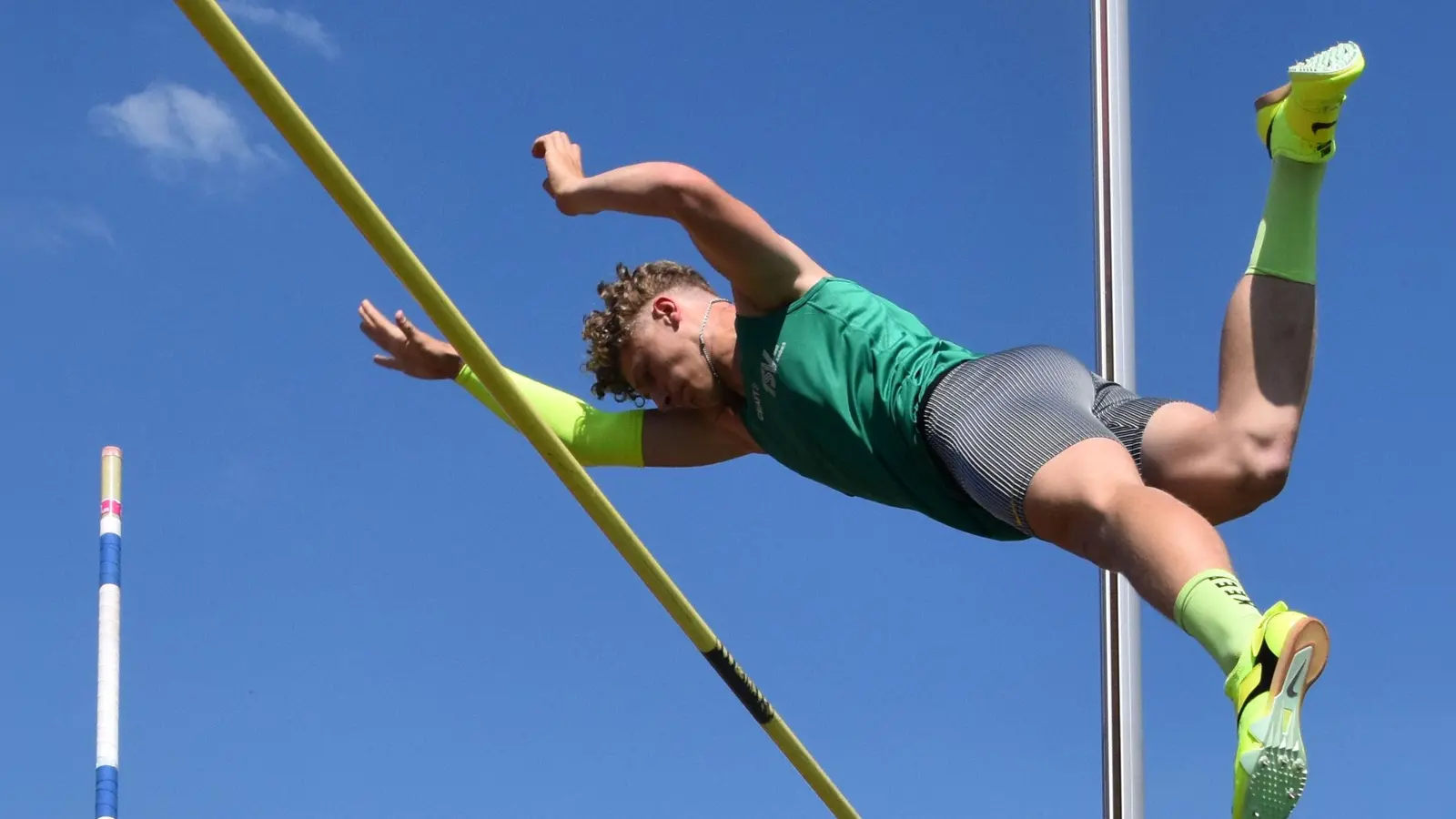 Bild: Mit neuer Bestleistung über 3,90 Meter: Jakob Sand vom TSV 1860 Ansbach dominiert Bayern im Mehrkampf und im Stabhochsprung der M15. <br><br> (Foto: Jörg Behrendt)